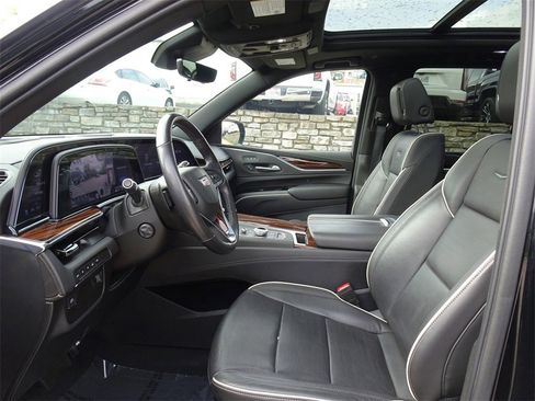 Used 2021 Cadillac Escalade Premium Luxury image 11