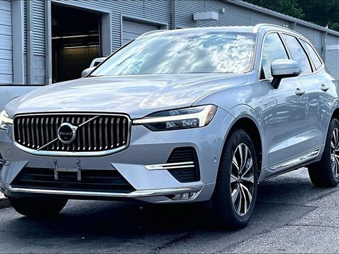 Used 2023 Volvo XC60 B5 Plus AWD/4WD image 2