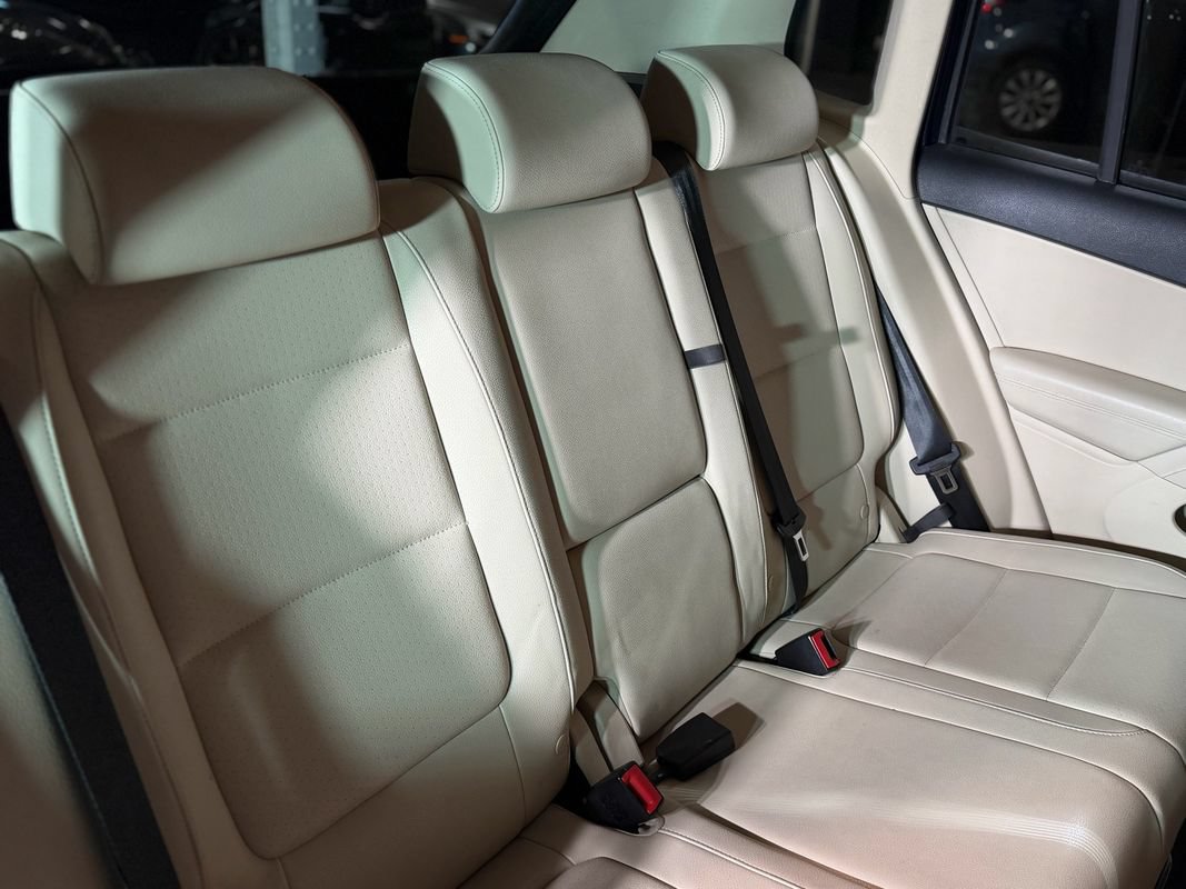 Used 2010 Volkswagen Tiguan Wolfsburg Edition FWD image 15