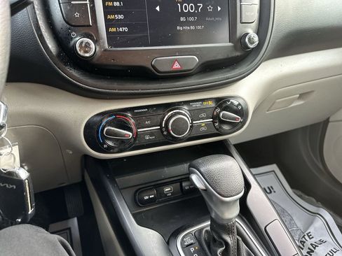 Used 2024 Kia Soul LX image 18