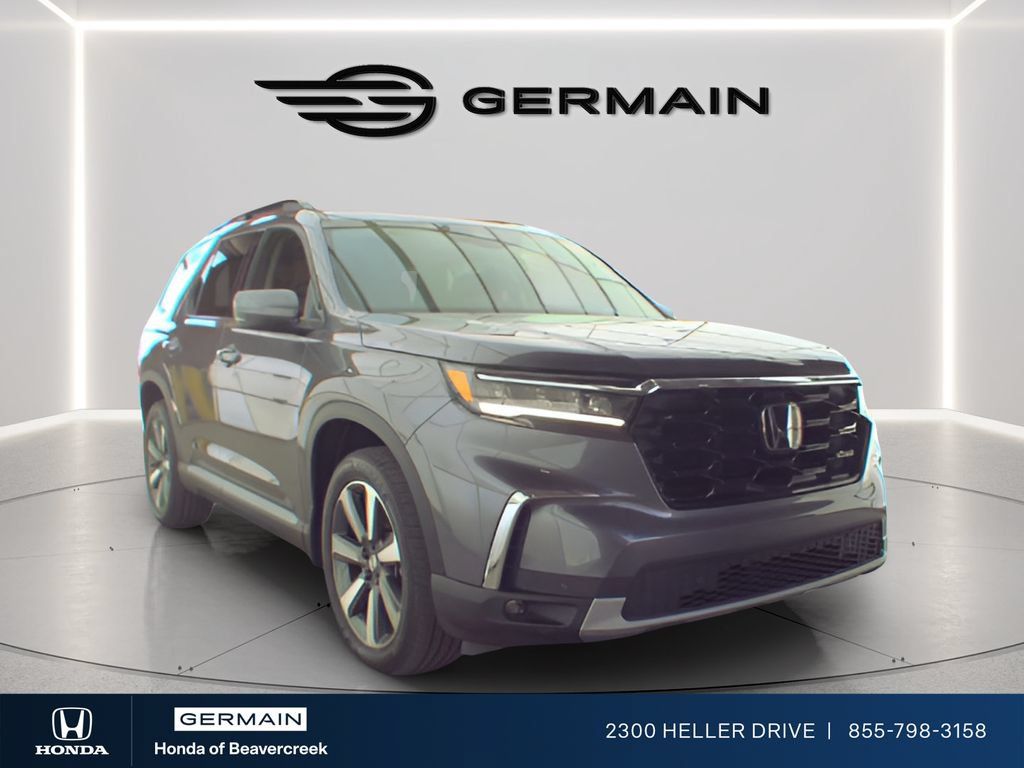 Used 2024 Honda Pilot Touring image 1