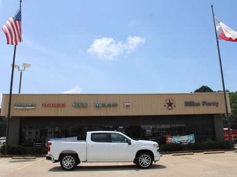 Used 2024 Chevrolet Silverado 1500 RST w/ Convenience Package II AWD/4WD image 5
