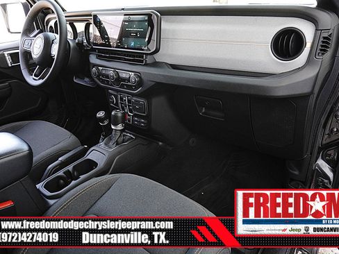 Used 2024 Jeep Gladiator Sport AWD/4WD image 12