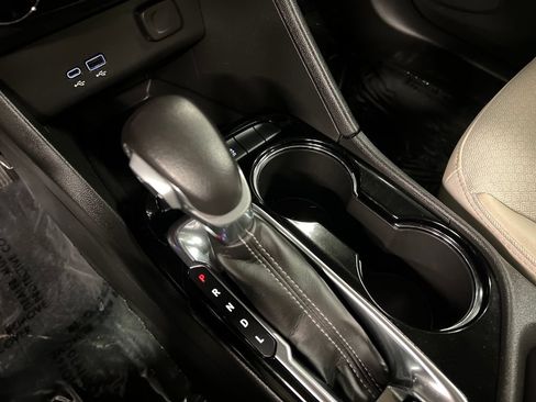 Certified 2024 Buick Encore GX Preferred FWD image 11