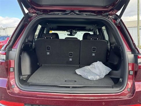 New 2025 Jeep Grand Cherokee Laredo X w/ Luxury Tech Group I image 16