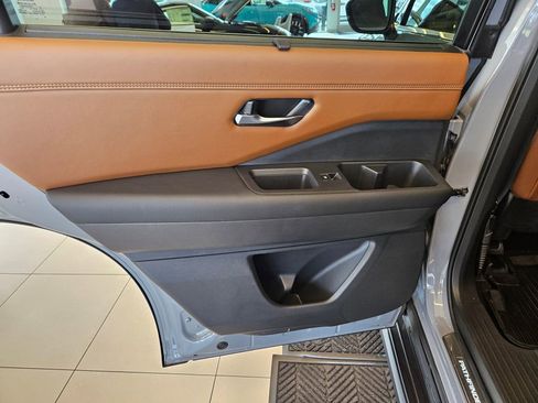 Used 2023 Nissan Pathfinder Platinum w/ Lighting Package (N93) AWD/4WD image 24