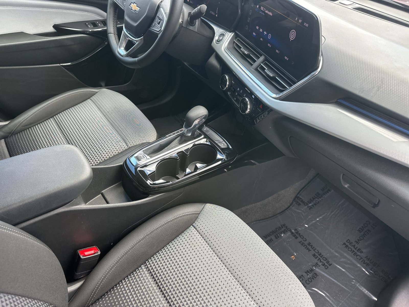 Used 2025 Chevrolet Trax LT w/ LT Convenience Package FWD image 16