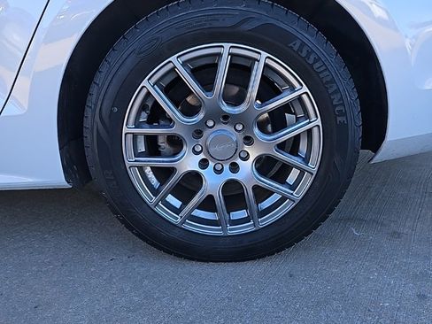 Used 2017 Volkswagen Jetta S image 9