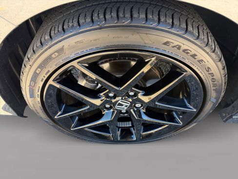 Used 2024 Honda Civic Sport image 8