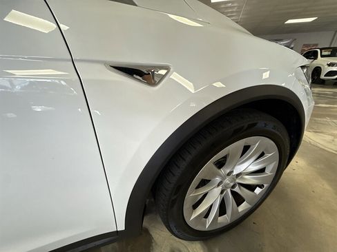Used 2016 Tesla Model X 75D image 11