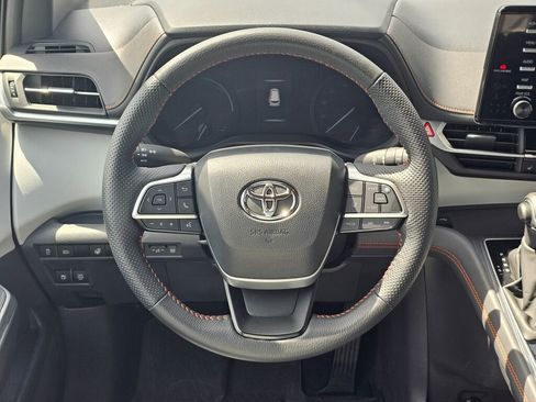 Used 2024 Toyota Sienna XSE FWD image 21