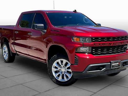 Used 2020 Chevrolet Silverado 1500 Custom w/ Custom Value Package image 3