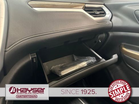 Used 2022 GMC Acadia SLE w/ LPO, Floor Liner Package AWD/4WD image 30