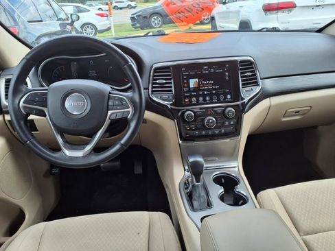 Used 2022 Jeep Grand Cherokee Laredo E AWD/4WD image 13