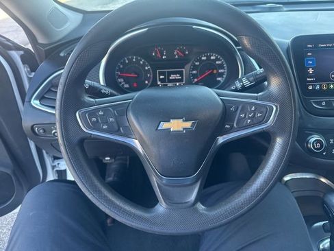 Used 2021 Chevrolet Malibu LT FWD image 17