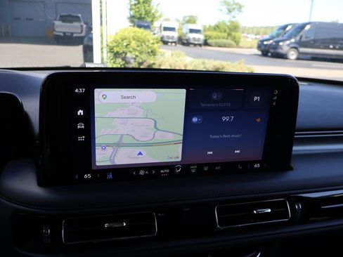 Used 2025 Lincoln Aviator AWD image 19
