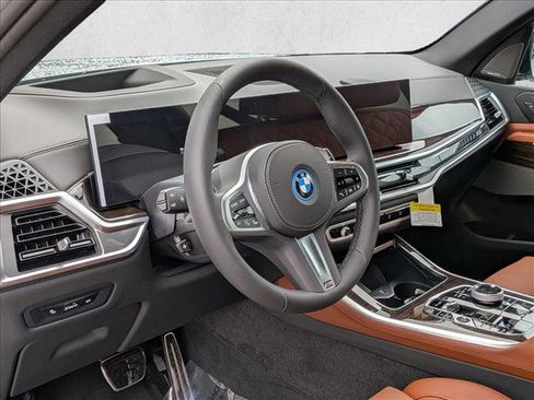 New 2026 BMW X5 xDrive50e image 3