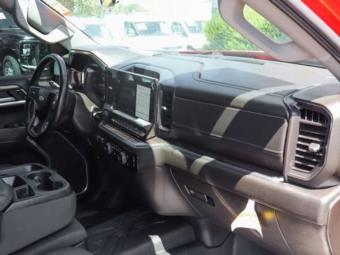 Used 2025 Chevrolet Silverado 1500 LT RWD image 40