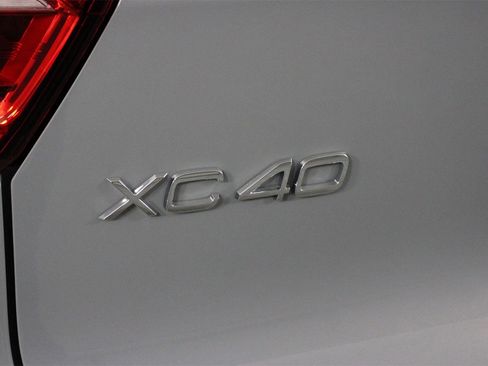 New 2025 Volvo XC40 B5 Plus w/ Protection Package Premier image 16
