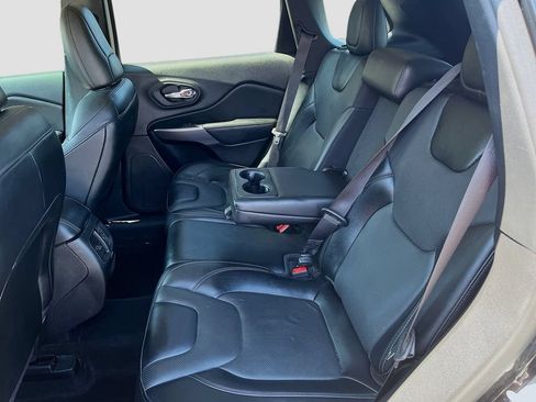 Used 2022 Jeep Cherokee Latitude Lux w/ Mopar Interior Package AWD/4WD image 19