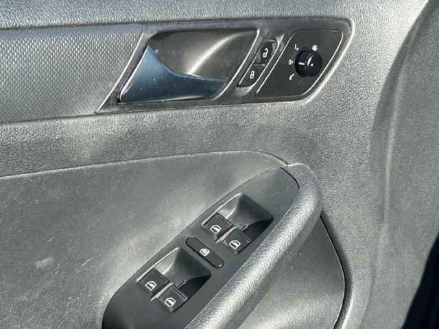 Used 2011 Volkswagen Jetta Sedan FWD image 19