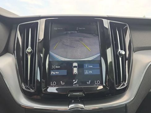 Used 2018 Volvo XC60 T5 Momentum w/ Vision Package AWD/4WD image 32
