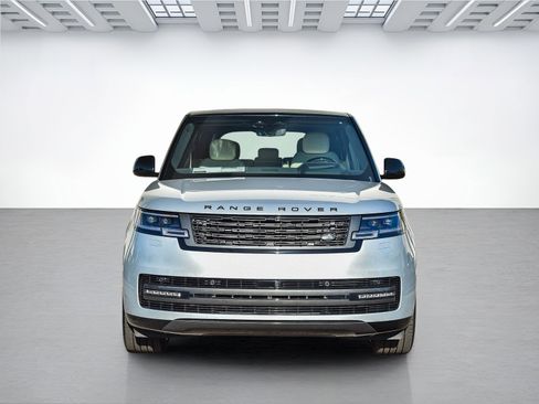 Used 2025 Land Rover Range Rover SE image 2