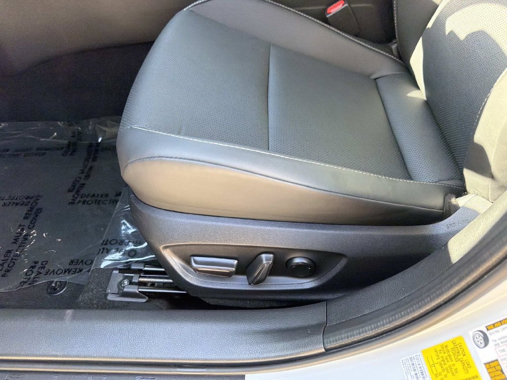 Used 2025 Toyota Prius FWD image 15