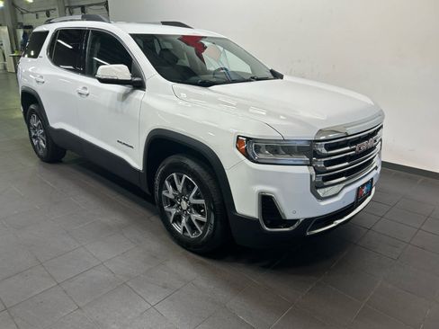 Used 2023 GMC Acadia SLT AWD/4WD image 2