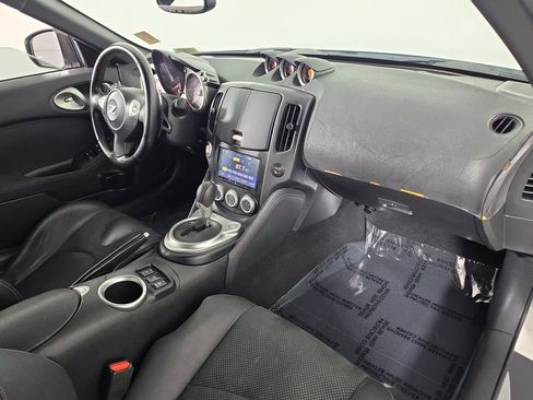 Used 2011 Nissan 370Z Touring RWD image 28