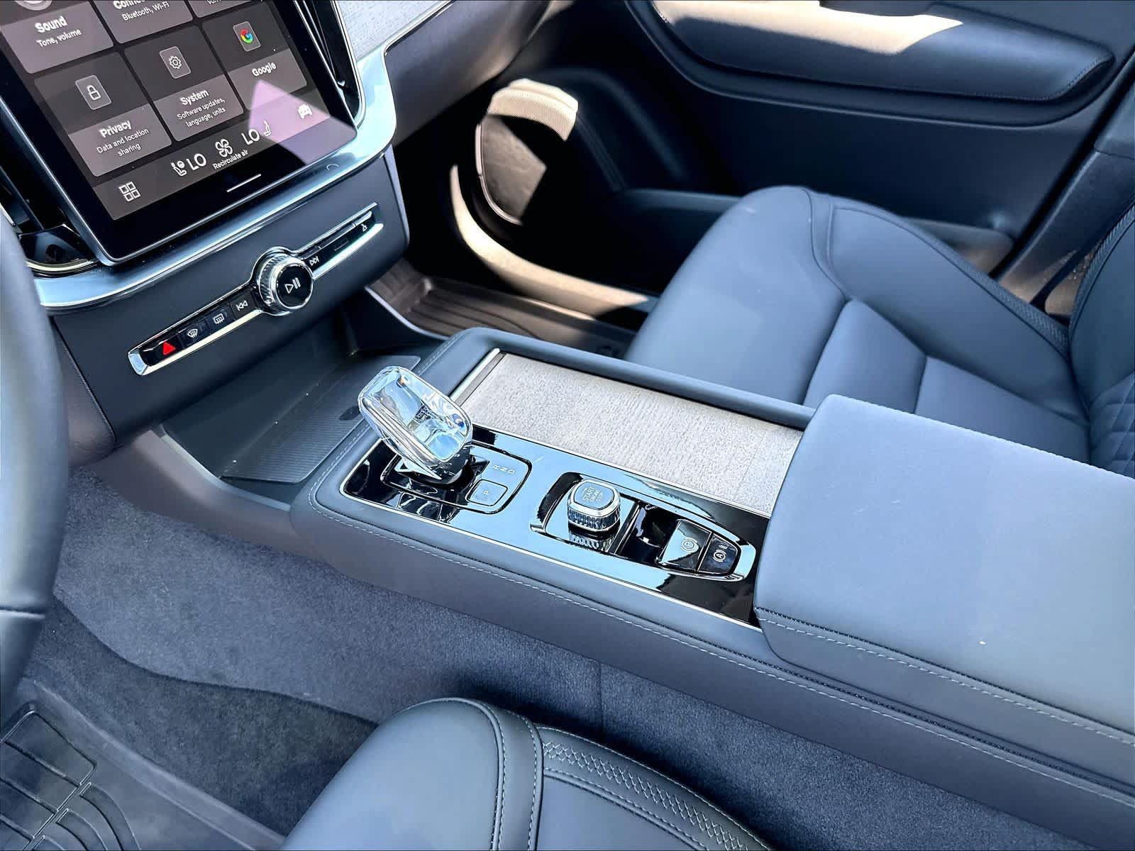 Used 2026 Volvo XC90 B5 Plus w/ Protection Package AWD/4WD image 20