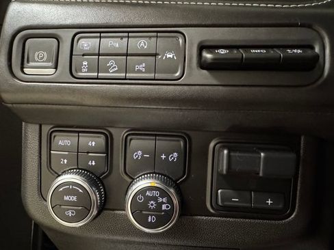 Used 2024 GMC Yukon XL Denali Ultimate AWD/4WD image 11