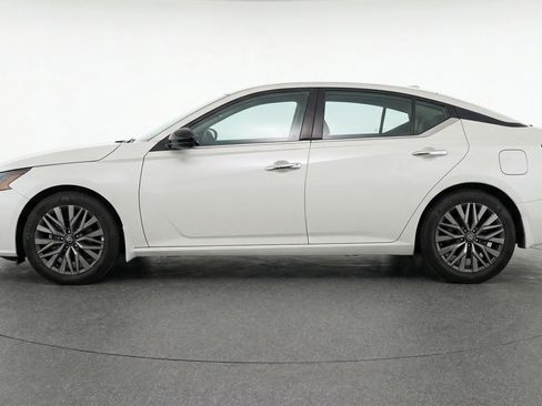 Used 2025 Nissan Altima 2.5 SV image 5