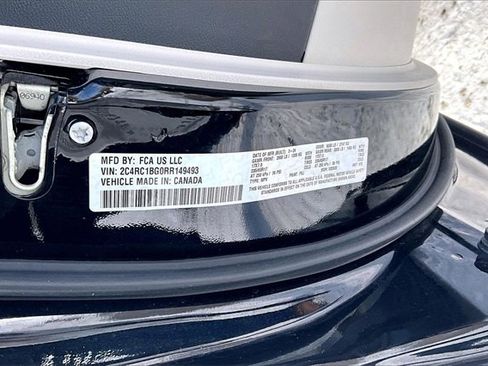 Used 2024 Chrysler Pacifica Touring-L image 33