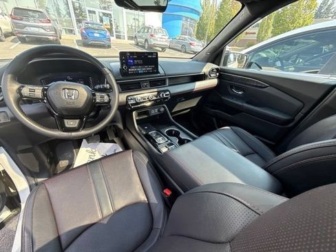 Used 2025 Honda Pilot Black Edition image 6