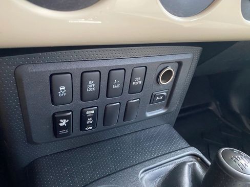 Used 2010 Toyota FJ Cruiser 4WD image 18