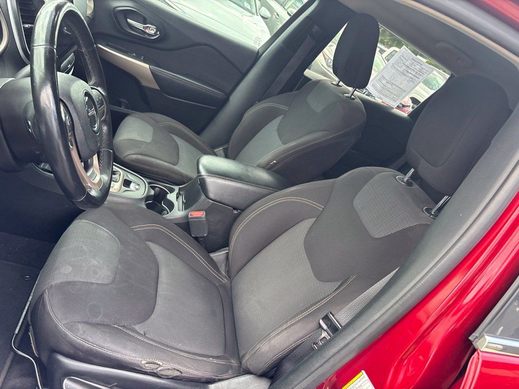 Used 2017 Jeep Cherokee Latitude FWD image 15