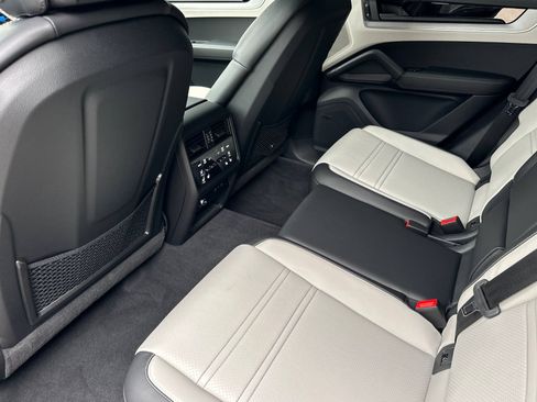 New 2026 Porsche Cayenne Coupe AWD/4WD image 15