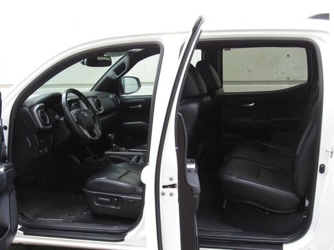 Certified 2020 Toyota Tacoma TRD Sport w/ TRD Premium Sport Package AWD/4WD image 14