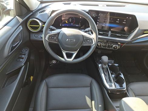 Used 2025 Chevrolet Trax ACTIV w/ Sunroof Package image 11