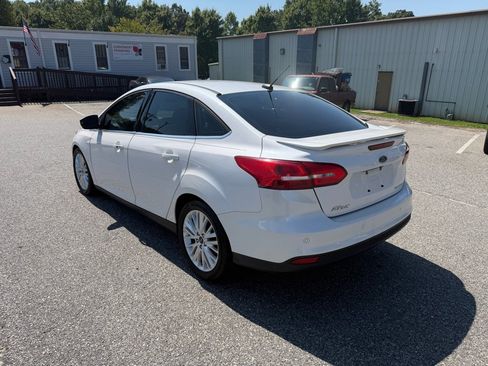 Used 2017 Ford Focus Titanium FWD image 8