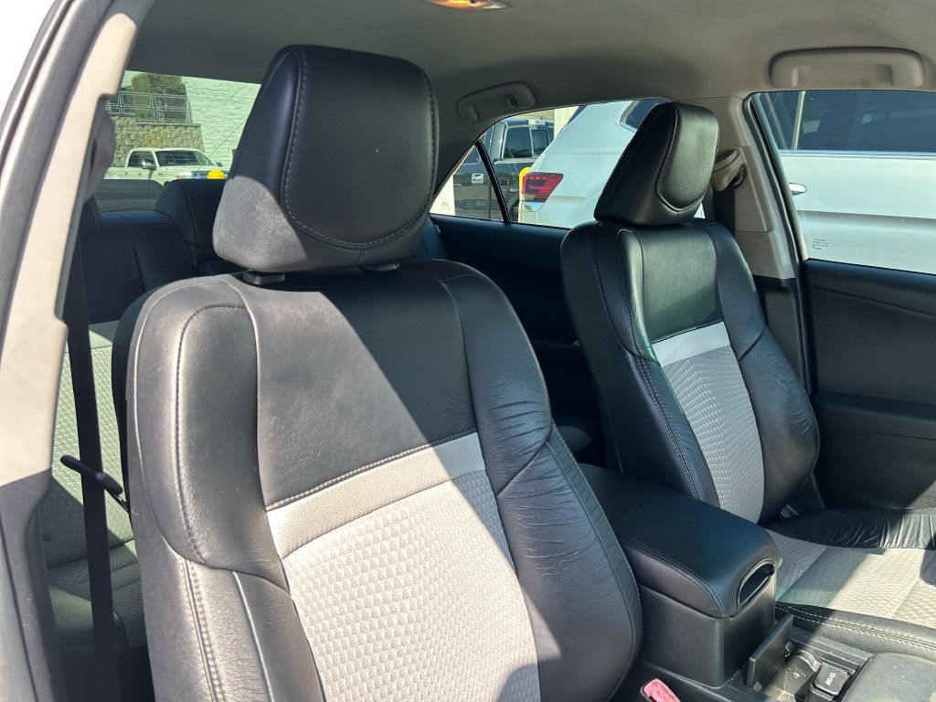 Used 2012 Toyota Camry SE FWD image 12