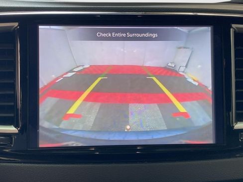 Used 2022 Chrysler Pacifica Touring-L FWD image 25