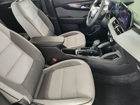 Used 2025 Chevrolet TrailBlazer LT AWD/4WD image 15