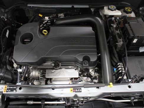 Used 2023 Chevrolet Equinox RS w/ RS Leather Package image 21