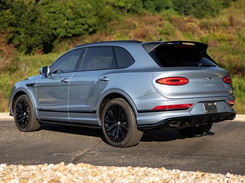 Used 2023 Bentley Bentayga AWD/4WD image 9
