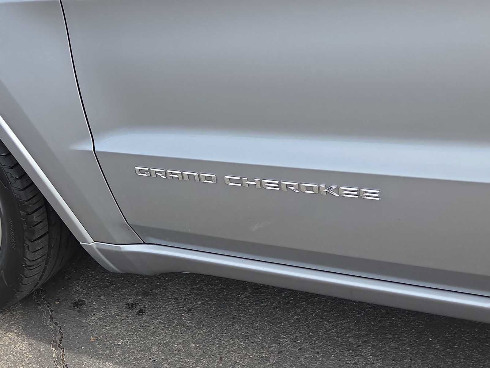 Used 2014 Jeep Grand Cherokee Overland AWD/4WD image 15