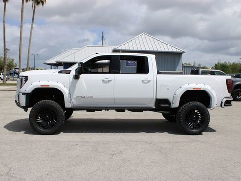 Used 2024 GMC Sierra 2500 AT4 w/ AT4 Premium Plus Package AWD/4WD image 6
