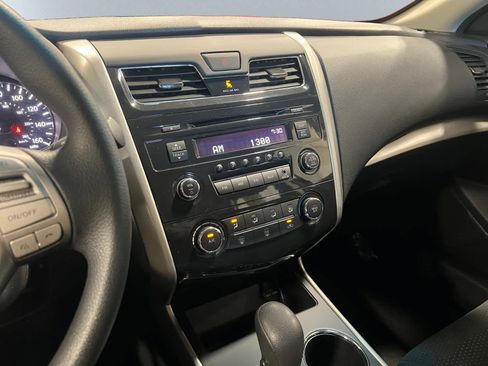 Used 2015 Nissan Altima 2.5 S w/ Sport Value Package FWD image 14