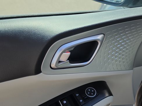 Certified 2024 Kia Soul LX FWD image 17